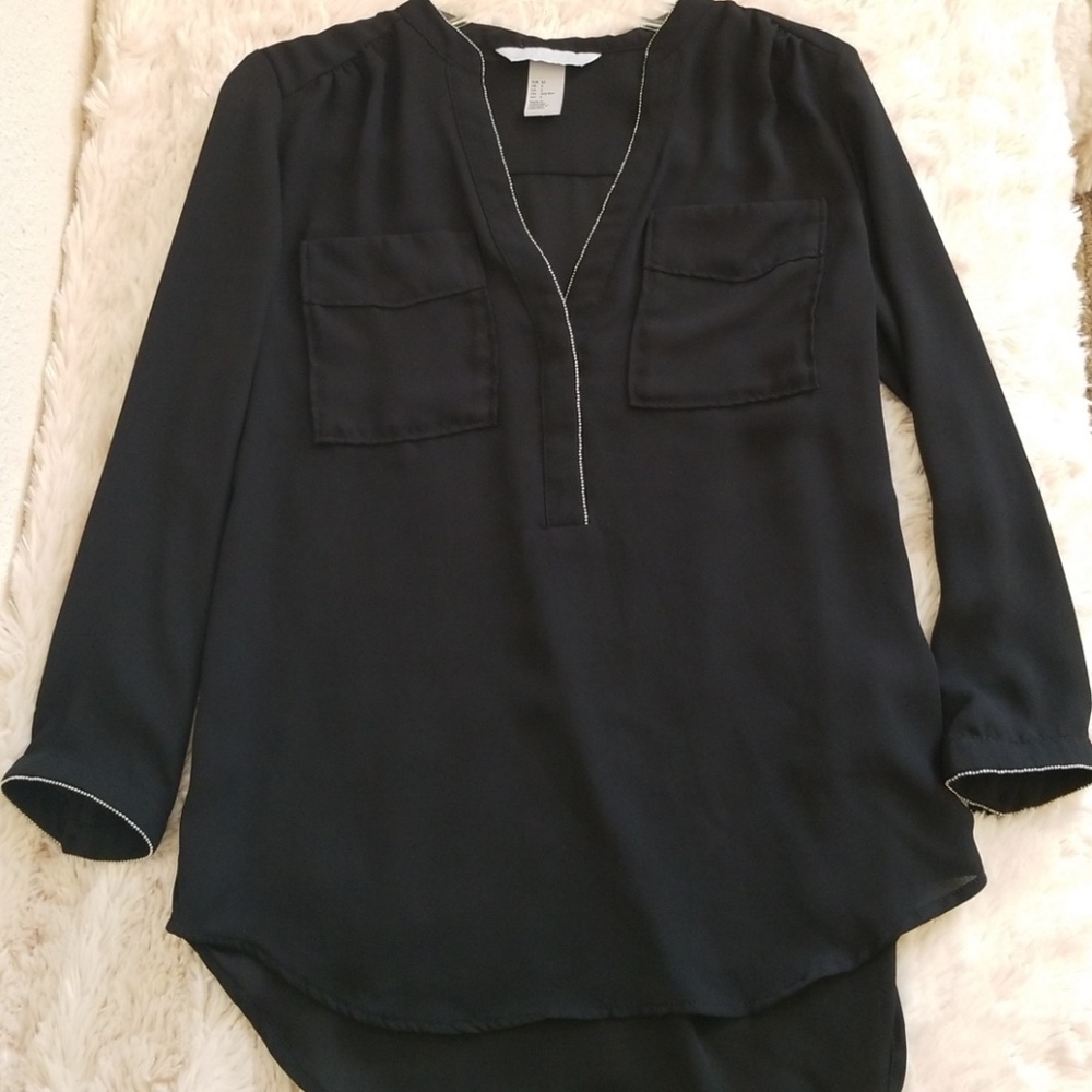 🔹️HM🔹️ Black 3/4 sleeve blouse with bead details